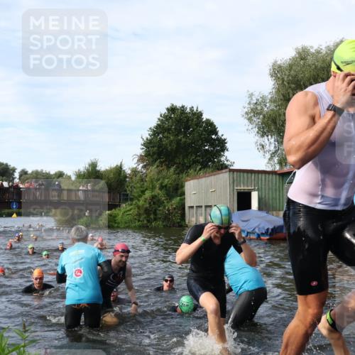 31.08.2025 - Elbe Triathlon Hamburg Luisa Fischer http://msf.ph/oto/8682908 31.08.2025 10:12:29 Schwimmen 948, 958, 989, 994, 1007, 1013, 1056, 1067, 1075, 1092 meine-sportfotos.de