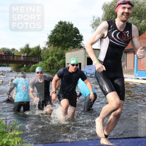 31.08.2025 - Elbe Triathlon Hamburg Luisa Fischer http://msf.ph/oto/8682912 31.08.2025 10:12:32 Schwimmen 948, 951, 958, 994, 1007, 1013, 1056, 1067, 1075, 1092 meine-sportfotos.de