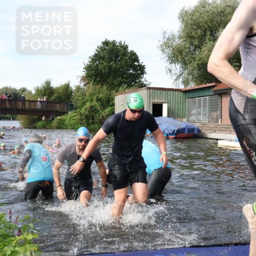 31.08.2025 - Elbe Triathlon Hamburg Luisa Fischer http://msf.ph/oto/8682913 31.08.2025 10:12:32 Schwimmen 948, 951, 958, 994, 1007, 1013, 1056, 1067, 1075, 1092 meine-sportfotos.de