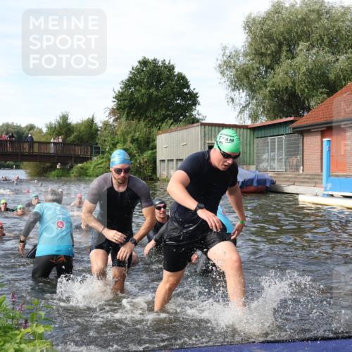 31.08.2025 - Elbe Triathlon Hamburg Luisa Fischer http://msf.ph/oto/8682914 31.08.2025 10:12:33 Schwimmen 935, 948, 951, 958, 994, 997, 1013, 1018, 1056, 1067, 1075, 1092 meine-sportfotos.de