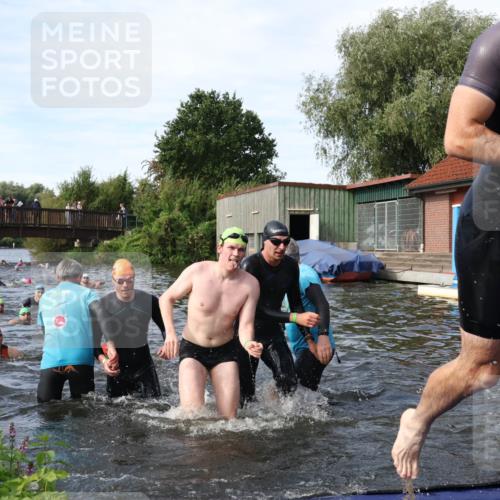 31.08.2025 - Elbe Triathlon Hamburg Luisa Fischer http://msf.ph/oto/8682923 31.08.2025 10:12:34 Schwimmen 935, 948, 951, 958, 994, 997, 1013, 1018, 1056, 1067, 1075 meine-sportfotos.de