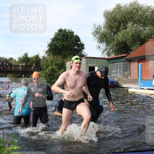 31.08.2025 - Elbe Triathlon Hamburg Luisa Fischer http://msf.ph/oto/8682927 31.08.2025 10:12:35 Schwimmen 935, 948, 951, 958, 994, 997, 1013, 1018, 1056, 1067, 1075 meine-sportfotos.de