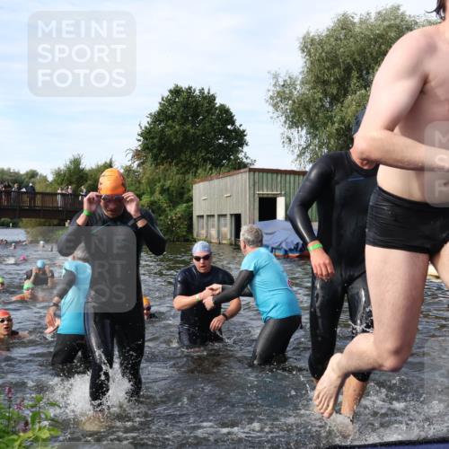 31.08.2025 - Elbe Triathlon Hamburg Luisa Fischer http://msf.ph/oto/8682931 31.08.2025 10:12:36 Schwimmen 935, 948, 951, 958, 997, 1013, 1018, 1026, 1056, 1067, 1075 meine-sportfotos.de