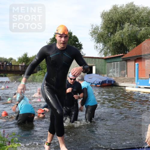31.08.2025 - Elbe Triathlon Hamburg Luisa Fischer http://msf.ph/oto/8682936 31.08.2025 10:12:37 Schwimmen 935, 948, 951, 958, 997, 1013, 1018, 1026, 1056, 1075 meine-sportfotos.de