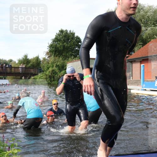 31.08.2025 - Elbe Triathlon Hamburg Luisa Fischer http://msf.ph/oto/8682939 31.08.2025 10:12:38 Schwimmen 935, 948, 951, 958, 973, 997, 1013, 1018, 1026, 1056, 1075, 1088 meine-sportfotos.de