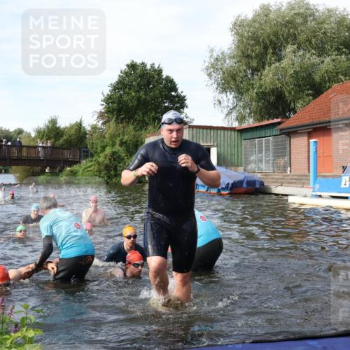31.08.2025 - Elbe Triathlon Hamburg Luisa Fischer http://msf.ph/oto/8682943 31.08.2025 10:12:38 Schwimmen 935, 948, 951, 958, 973, 997, 1013, 1018, 1026, 1056, 1075, 1088 meine-sportfotos.de