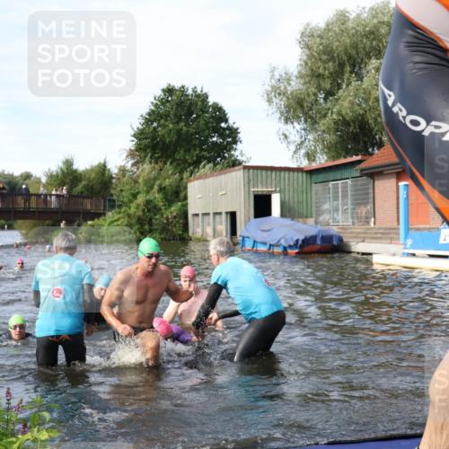 31.08.2025 - Elbe Triathlon Hamburg Luisa Fischer http://msf.ph/oto/8682969 31.08.2025 10:12:44 Schwimmen 935, 951, 964, 972, 973, 997, 1018, 1026, 1088 meine-sportfotos.de