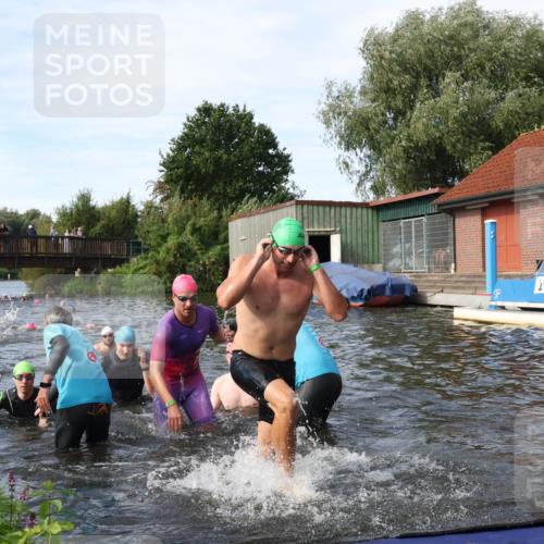 31.08.2025 - Elbe Triathlon Hamburg Luisa Fischer http://msf.ph/oto/8682975 31.08.2025 10:12:45 Schwimmen 935, 951, 964, 966, 972, 973, 997, 1018, 1026, 1088 meine-sportfotos.de