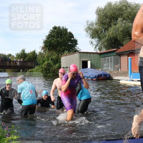 31.08.2025 - Elbe Triathlon Hamburg Luisa Fischer http://msf.ph/oto/8682981 31.08.2025 10:12:46 Schwimmen 935, 964, 966, 972, 973, 997, 1018, 1026, 1088 meine-sportfotos.de
