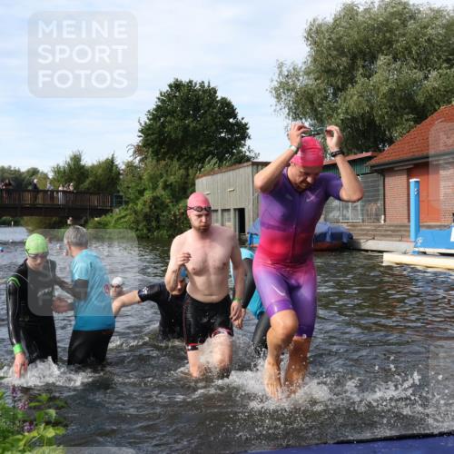 31.08.2025 - Elbe Triathlon Hamburg Luisa Fischer http://msf.ph/oto/8682985 31.08.2025 10:12:47 Schwimmen 935, 964, 966, 972, 973, 997, 1018, 1026, 1047, 1088 meine-sportfotos.de