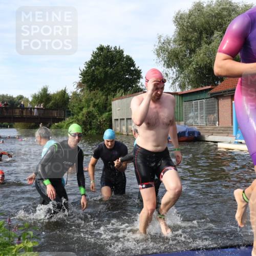 31.08.2025 - Elbe Triathlon Hamburg Luisa Fischer http://msf.ph/oto/8682991 31.08.2025 10:12:48 Schwimmen 964, 966, 972, 973, 1026, 1047, 1088 meine-sportfotos.de