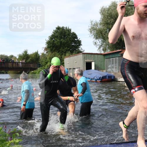 31.08.2025 - Elbe Triathlon Hamburg Luisa Fischer http://msf.ph/oto/8682993 31.08.2025 10:12:48 Schwimmen 964, 966, 972, 973, 1026, 1047, 1088 meine-sportfotos.de