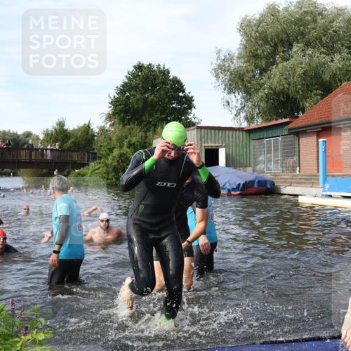 31.08.2025 - Elbe Triathlon Hamburg Luisa Fischer http://msf.ph/oto/8682996 31.08.2025 10:12:49 Schwimmen 964, 966, 972, 973, 1026, 1047, 1088 meine-sportfotos.de