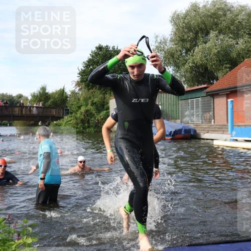 31.08.2025 - Elbe Triathlon Hamburg Luisa Fischer http://msf.ph/oto/8682997 31.08.2025 10:12:49 Schwimmen 964, 966, 972, 973, 1026, 1047, 1088 meine-sportfotos.de