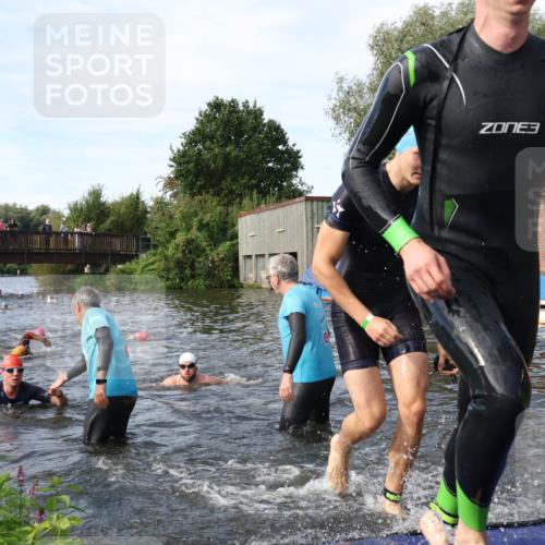 31.08.2025 - Elbe Triathlon Hamburg Luisa Fischer http://msf.ph/oto/8683000 31.08.2025 10:12:50 Schwimmen 964, 966, 972, 973, 1026, 1047, 1088 meine-sportfotos.de