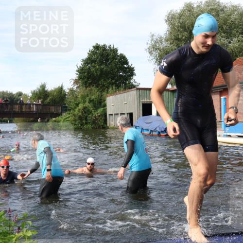 31.08.2025 - Elbe Triathlon Hamburg Luisa Fischer http://msf.ph/oto/8683003 31.08.2025 10:12:50 Schwimmen 964, 966, 972, 973, 1026, 1047, 1088 meine-sportfotos.de