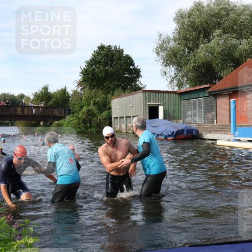 31.08.2025 - Elbe Triathlon Hamburg Luisa Fischer http://msf.ph/oto/8683015 31.08.2025 10:12:53 Schwimmen 964, 966, 972, 1047, 1094 meine-sportfotos.de