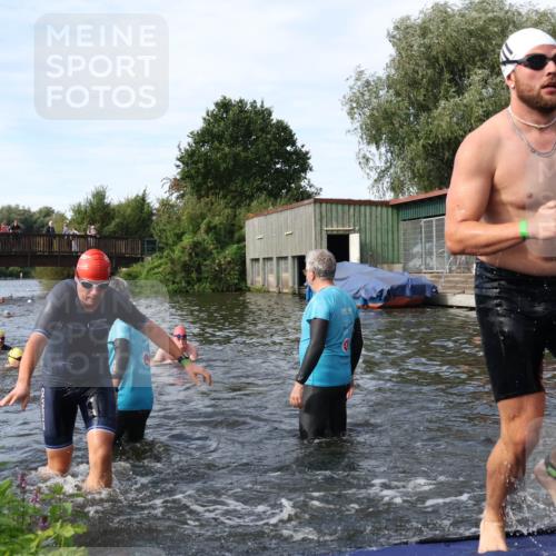 31.08.2025 - Elbe Triathlon Hamburg Luisa Fischer http://msf.ph/oto/8683025 31.08.2025 10:12:55 Schwimmen 966, 972, 1027, 1047, 1060, 1094 meine-sportfotos.de