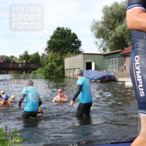 31.08.2025 - Elbe Triathlon Hamburg Luisa Fischer http://msf.ph/oto/8683041 31.08.2025 10:12:58 Schwimmen 966, 992, 993, 1027, 1047, 1060, 1094 meine-sportfotos.de