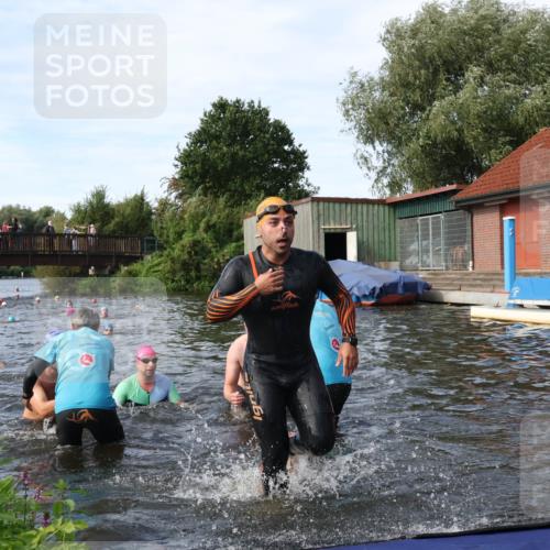 31.08.2025 - Elbe Triathlon Hamburg Luisa Fischer http://msf.ph/oto/8683055 31.08.2025 10:13:01 Schwimmen 992, 993, 1008, 1027, 1047, 1060, 1082, 1094 meine-sportfotos.de