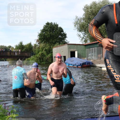 31.08.2025 - Elbe Triathlon Hamburg Luisa Fischer http://msf.ph/oto/8683061 31.08.2025 10:13:02 Schwimmen 992, 993, 1008, 1027, 1060, 1082, 1094 meine-sportfotos.de
