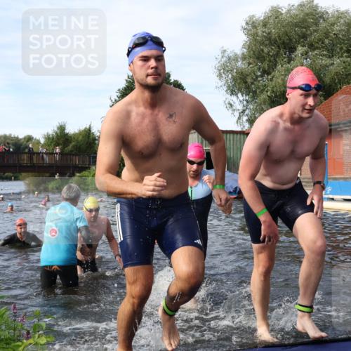 31.08.2025 - Elbe Triathlon Hamburg Luisa Fischer http://msf.ph/oto/8683073 31.08.2025 10:13:04 Schwimmen 992, 993, 1008, 1027, 1060, 1082, 1094 meine-sportfotos.de