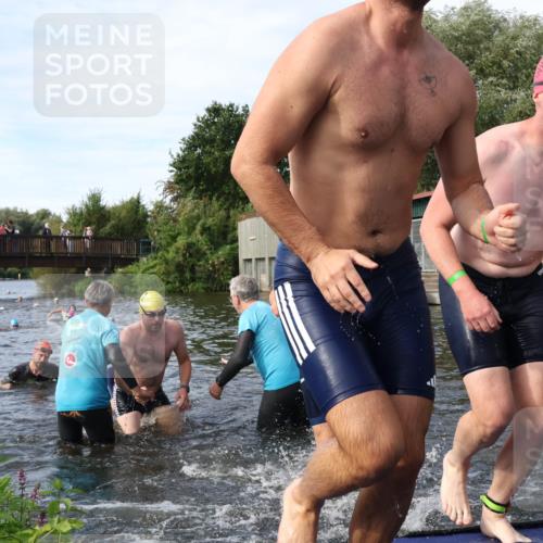 31.08.2025 - Elbe Triathlon Hamburg Luisa Fischer http://msf.ph/oto/8683075 31.08.2025 10:13:04 Schwimmen 992, 993, 1008, 1027, 1060, 1082, 1094 meine-sportfotos.de