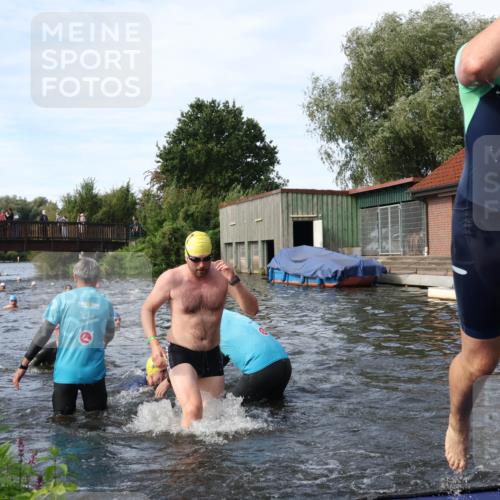 31.08.2025 - Elbe Triathlon Hamburg Luisa Fischer http://msf.ph/oto/8683080 31.08.2025 10:13:05 Schwimmen 992, 993, 1008, 1027, 1060, 1082, 1094 meine-sportfotos.de