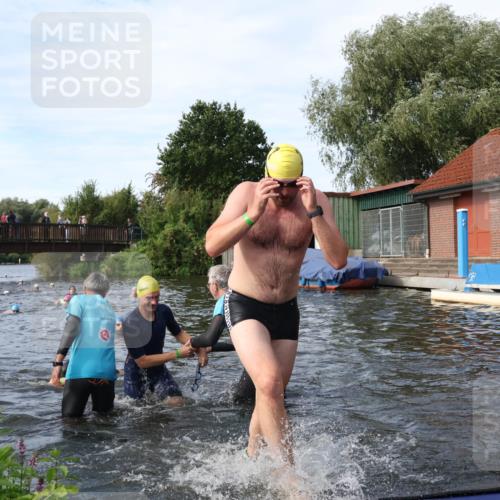 31.08.2025 - Elbe Triathlon Hamburg Luisa Fischer http://msf.ph/oto/8683085 31.08.2025 10:13:06 Schwimmen 992, 993, 1008, 1027, 1060, 1082, 1094 meine-sportfotos.de