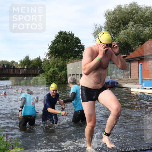 31.08.2025 - Elbe Triathlon Hamburg Luisa Fischer http://msf.ph/oto/8683086 31.08.2025 10:13:07 Schwimmen 992, 993, 1008, 1027, 1060, 1082 meine-sportfotos.de