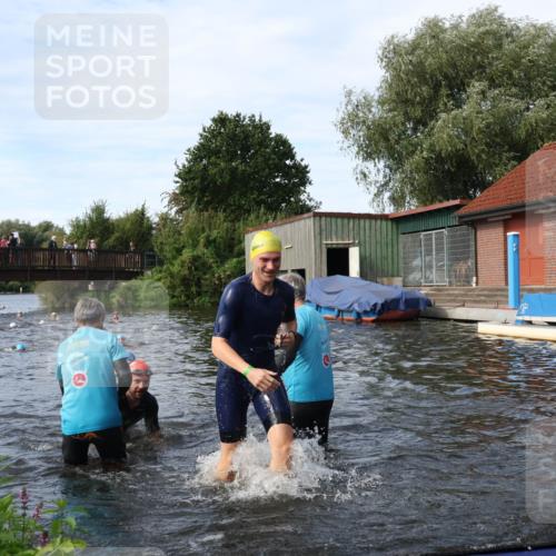 31.08.2025 - Elbe Triathlon Hamburg Luisa Fischer http://msf.ph/oto/8683092 31.08.2025 10:13:08 Schwimmen 992, 993, 1008, 1027, 1060, 1082 meine-sportfotos.de