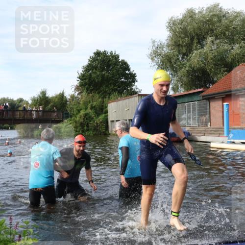31.08.2025 - Elbe Triathlon Hamburg Luisa Fischer http://msf.ph/oto/8683094 31.08.2025 10:13:08 Schwimmen 992, 993, 1008, 1027, 1060, 1082 meine-sportfotos.de