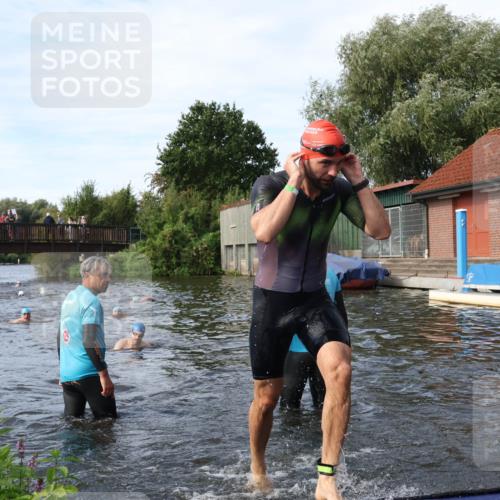 31.08.2025 - Elbe Triathlon Hamburg Luisa Fischer http://msf.ph/oto/8683105 31.08.2025 10:13:10 Schwimmen 992, 993, 1008, 1022, 1082 meine-sportfotos.de
