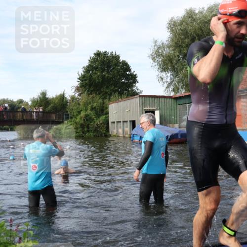 31.08.2025 - Elbe Triathlon Hamburg Luisa Fischer http://msf.ph/oto/8683108 31.08.2025 10:13:11 Schwimmen 993, 1008, 1022, 1082 meine-sportfotos.de
