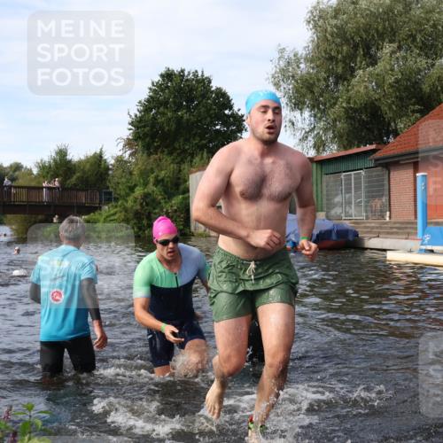 31.08.2025 - Elbe Triathlon Hamburg Luisa Fischer http://msf.ph/oto/8683136 31.08.2025 10:13:27 Schwimmen 979, 1021, 1035, 1055 meine-sportfotos.de