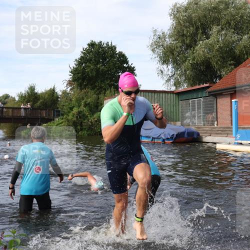 31.08.2025 - Elbe Triathlon Hamburg Luisa Fischer http://msf.ph/oto/8683141 31.08.2025 10:13:28 Schwimmen 979, 1021, 1035, 1055 meine-sportfotos.de
