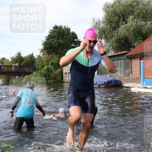 31.08.2025 - Elbe Triathlon Hamburg Luisa Fischer http://msf.ph/oto/8683143 31.08.2025 10:13:29 Schwimmen 979, 1021, 1035, 1055 meine-sportfotos.de