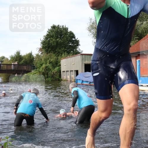 31.08.2025 - Elbe Triathlon Hamburg Luisa Fischer http://msf.ph/oto/8683147 31.08.2025 10:13:29 Schwimmen 979, 1021, 1035, 1055 meine-sportfotos.de
