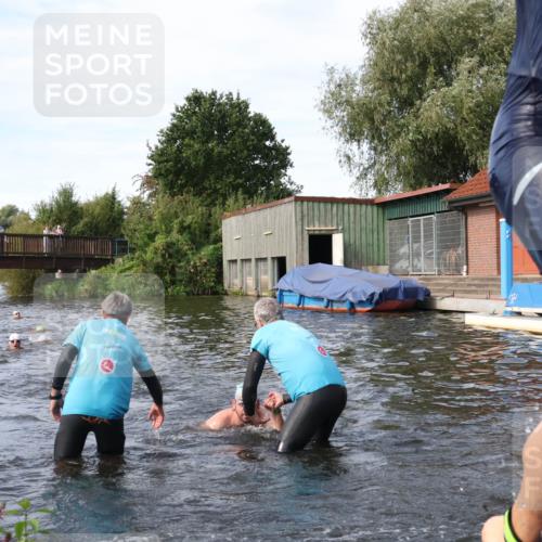 31.08.2025 - Elbe Triathlon Hamburg Luisa Fischer http://msf.ph/oto/8683148 31.08.2025 10:13:30 Schwimmen 979, 1021, 1035, 1055 meine-sportfotos.de