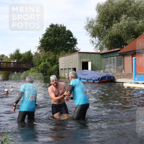 31.08.2025 - Elbe Triathlon Hamburg Luisa Fischer http://msf.ph/oto/8683155 31.08.2025 10:13:31 Schwimmen 979, 1021, 1055 meine-sportfotos.de