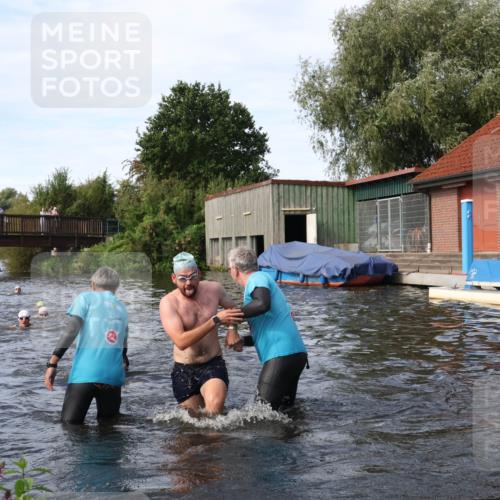 31.08.2025 - Elbe Triathlon Hamburg Luisa Fischer http://msf.ph/oto/8683156 31.08.2025 10:13:31 Schwimmen 979, 1021, 1055 meine-sportfotos.de