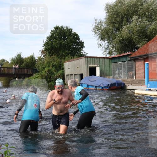 31.08.2025 - Elbe Triathlon Hamburg Luisa Fischer http://msf.ph/oto/8683158 31.08.2025 10:13:31 Schwimmen 979, 1021, 1055 meine-sportfotos.de