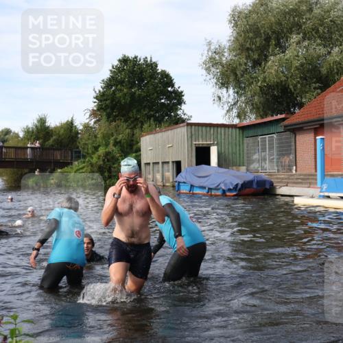 31.08.2025 - Elbe Triathlon Hamburg Luisa Fischer http://msf.ph/oto/8683160 31.08.2025 10:13:32 Schwimmen 979, 1055 meine-sportfotos.de