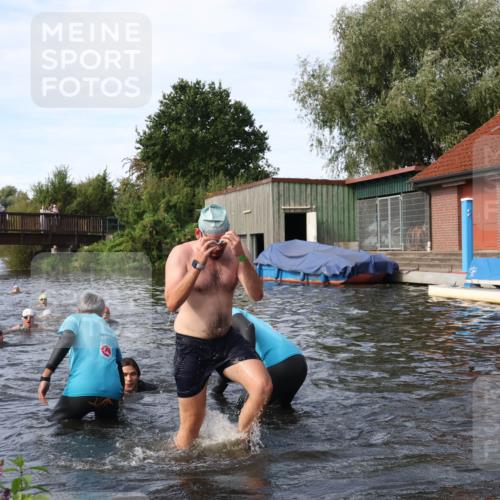 31.08.2025 - Elbe Triathlon Hamburg Luisa Fischer http://msf.ph/oto/8683163 31.08.2025 10:13:33 Schwimmen 979, 1055 meine-sportfotos.de