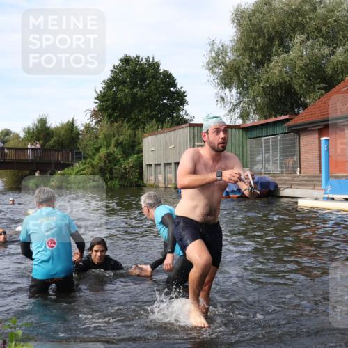31.08.2025 - Elbe Triathlon Hamburg Luisa Fischer http://msf.ph/oto/8683165 31.08.2025 10:13:33 Schwimmen 979, 1055 meine-sportfotos.de