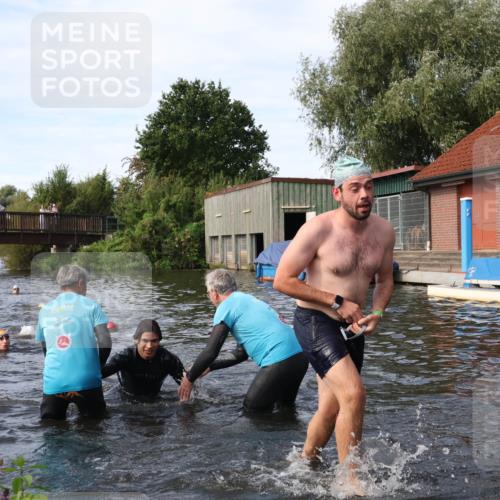 31.08.2025 - Elbe Triathlon Hamburg Luisa Fischer http://msf.ph/oto/8683168 31.08.2025 10:13:34 Schwimmen 1055 meine-sportfotos.de