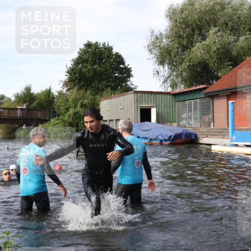 31.08.2025 - Elbe Triathlon Hamburg Luisa Fischer http://msf.ph/oto/8683176 31.08.2025 10:13:35 Schwimmen 934, 1055 meine-sportfotos.de