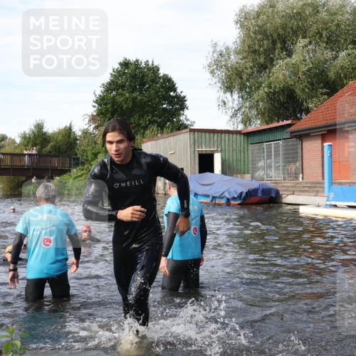 31.08.2025 - Elbe Triathlon Hamburg Luisa Fischer http://msf.ph/oto/8683179 31.08.2025 10:13:36 Schwimmen 934, 1055 meine-sportfotos.de