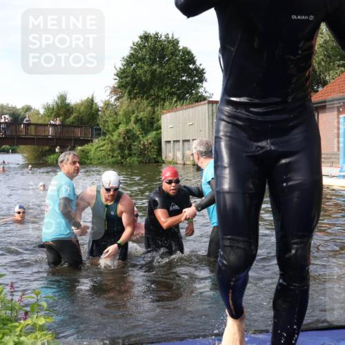 31.08.2025 - Elbe Triathlon Hamburg Luisa Fischer http://msf.ph/oto/8683186 31.08.2025 10:13:45 Schwimmen 934, 1029, 1089, 1103, 1108 meine-sportfotos.de