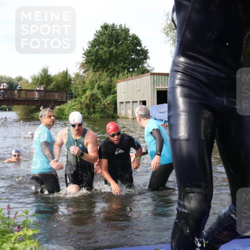 31.08.2025 - Elbe Triathlon Hamburg Luisa Fischer http://msf.ph/oto/8683188 31.08.2025 10:13:45 Schwimmen 934, 1029, 1089, 1103, 1108 meine-sportfotos.de